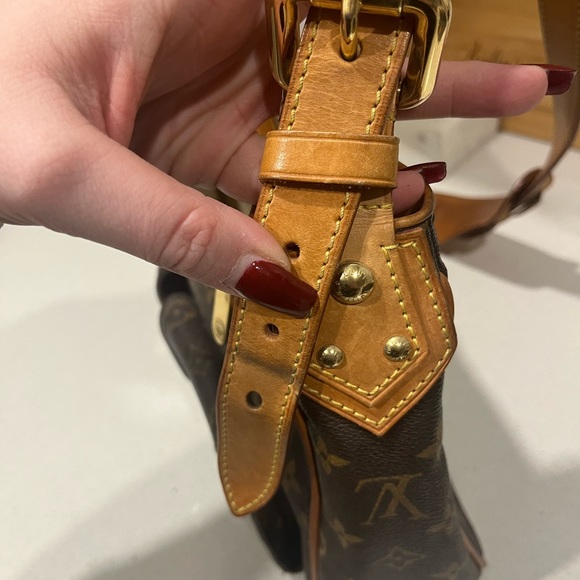 Louis Vuitton authentic Hudson GM crossbody bag - Picture 5 of 16